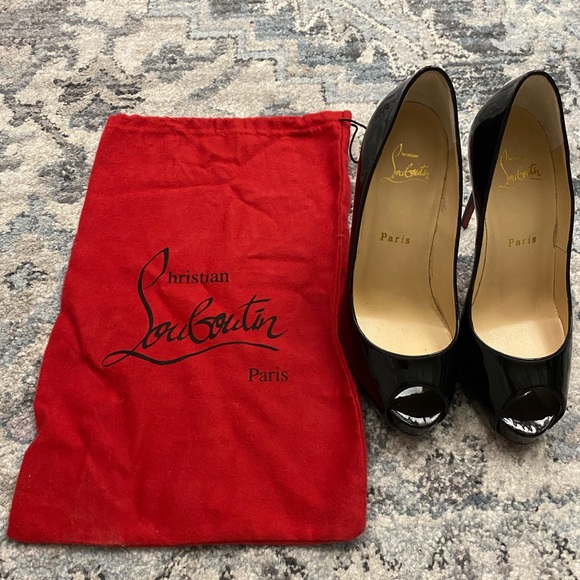 Christian Louboutin pumps. Color: black, Size: 37, US: 7. Excellent condition. - Picture 6 of 6
